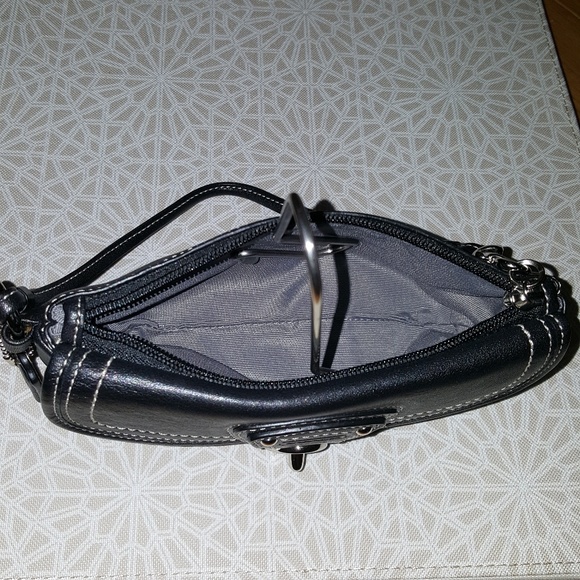 Coach wristlet - Picture 7 of 7